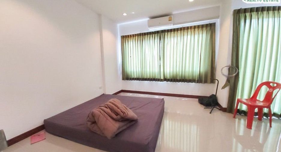 Casa adosada en venta de 3 habitaciones en Mueang Chon Buri, Chonburi