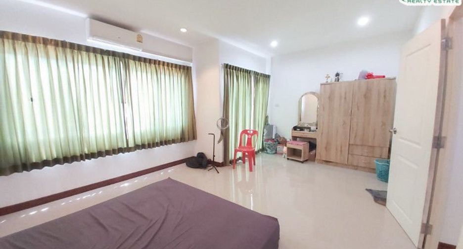 Casa adosada en venta de 3 habitaciones en Mueang Chon Buri, Chonburi