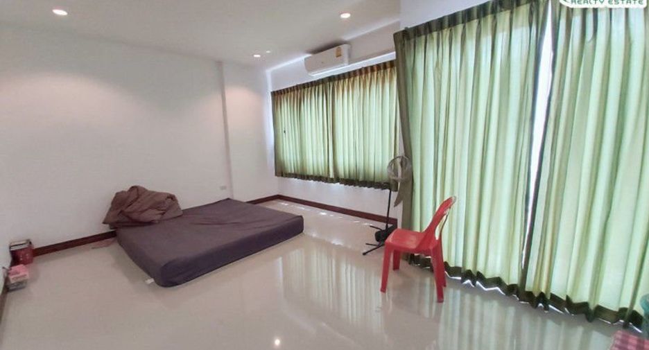 Casa adosada en venta de 3 habitaciones en Mueang Chon Buri, Chonburi