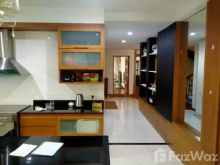 For rent 5 Beds house in Watthana, Bangkok