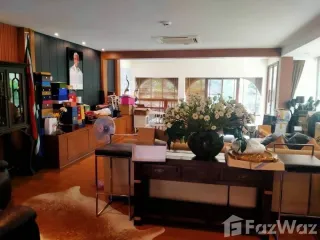 For rent 5 Beds house in Watthana, Bangkok