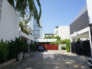 For rent 4 Beds house in Watthana, Bangkok