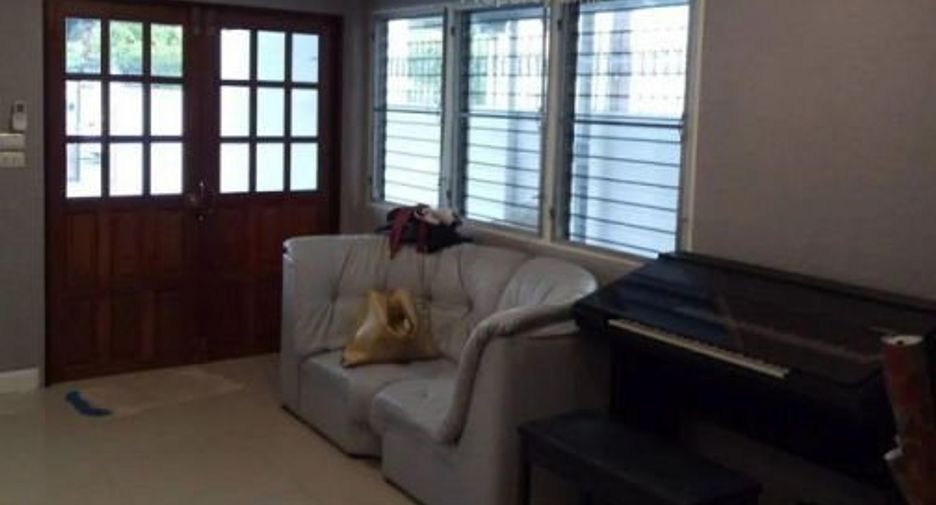 Haus zur Miete mit 2 Zimmer in Huai Khwang, Bangkok