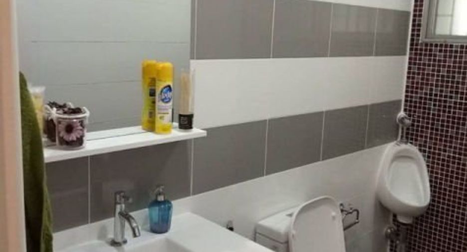 Haus zur Miete mit 2 Zimmer in Huai Khwang, Bangkok