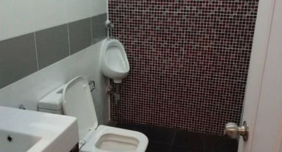 Haus zur Miete mit 2 Zimmer in Huai Khwang, Bangkok
