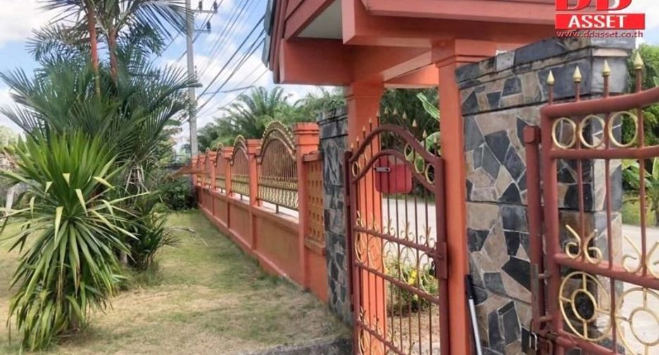For sale 4 bed house in Mueang Phatthalung, Phatthalung