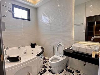 For sale 5 bed villa in Mueang Chiang Mai, Chiang Mai