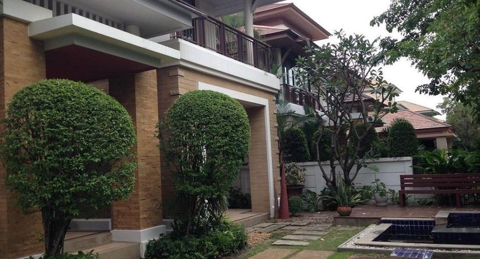 For sale 5 bedrooms house in Suan Luang, Bangkok