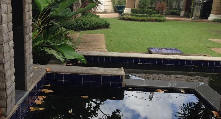 For sale 5 bedrooms house in Suan Luang, Bangkok