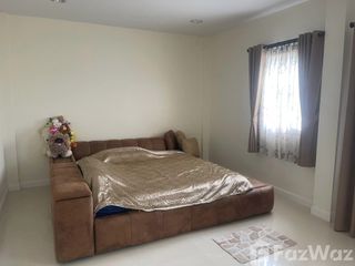 For sale 4 bed townhouse in Mueang Nakhon Si Thammarat, Nakhon Si Thammarat