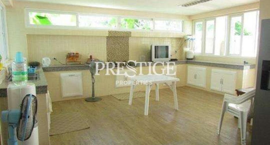 For rent and for sale 6 bed house in Bang Lamung, Chonburi