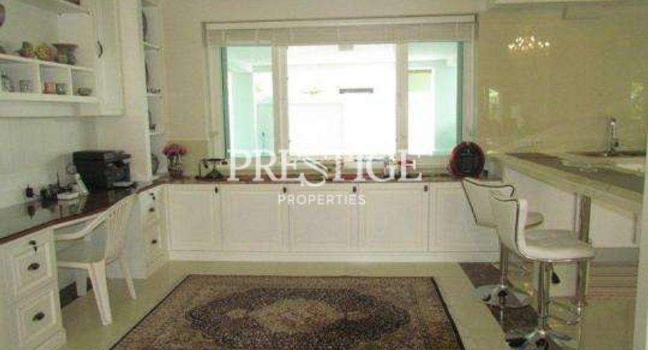 For rent and for sale 6 bed house in Bang Lamung, Chonburi