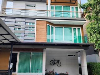 For sale 5 Beds house in Chatuchak, Bangkok
