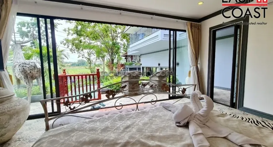For sale 4 bedrooms house in Sattahip, Chonburi