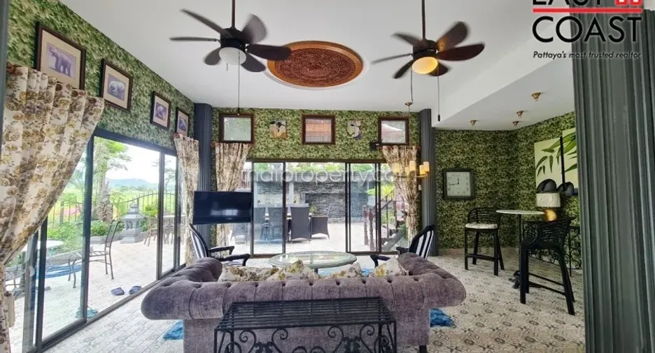 For sale 4 bedrooms house in Sattahip, Chonburi