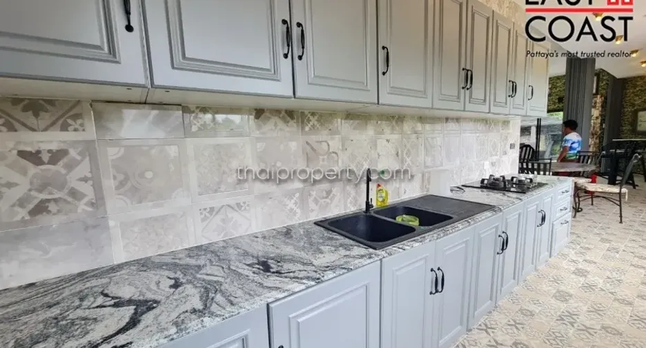 For sale 4 bedrooms house in Sattahip, Chonburi
