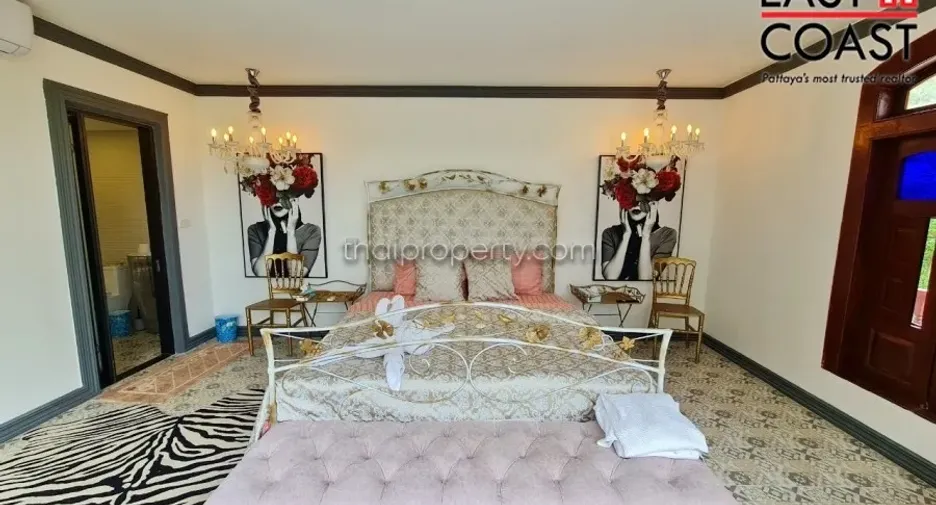 For sale 4 bedrooms house in Sattahip, Chonburi