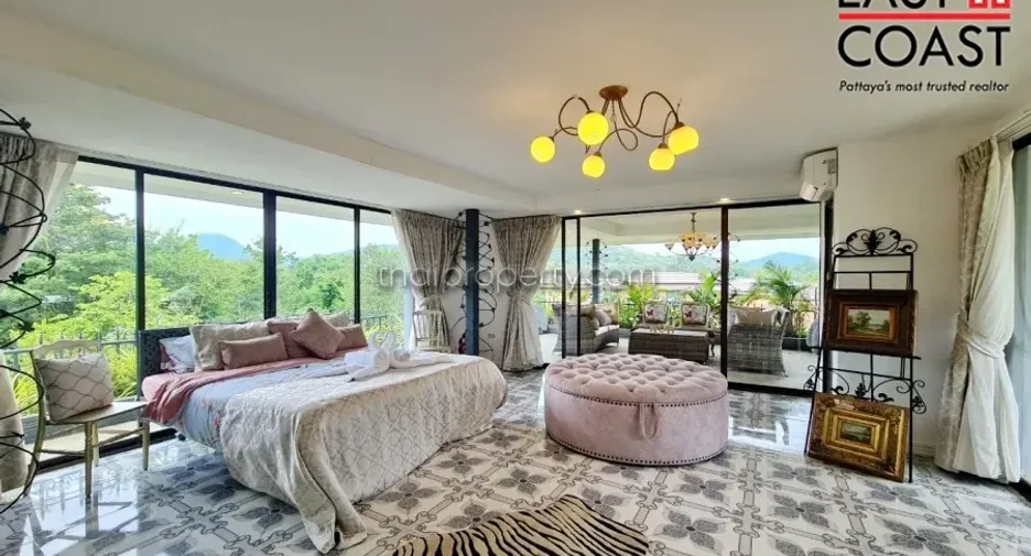 For sale 4 bedrooms house in Sattahip, Chonburi
