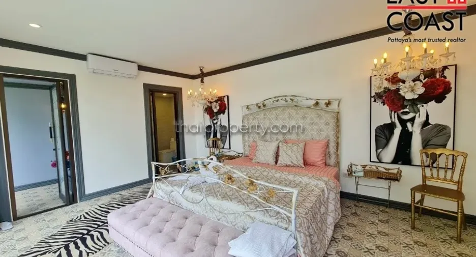 For sale 4 bedrooms house in Sattahip, Chonburi