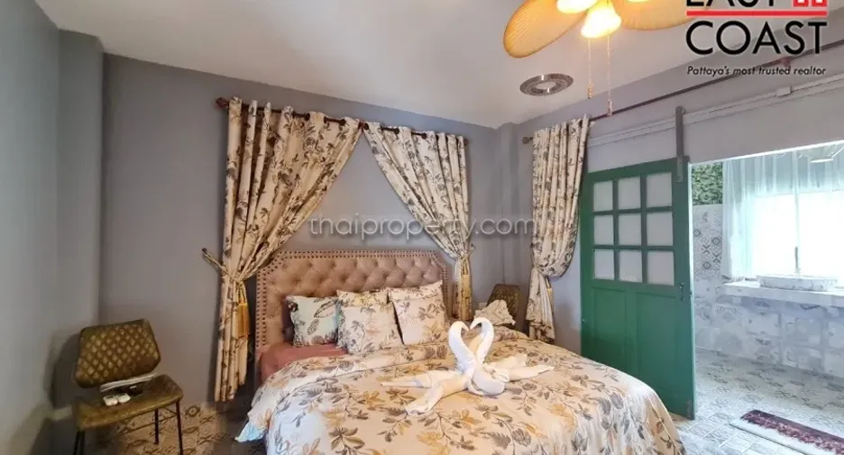 For sale 4 bedrooms house in Sattahip, Chonburi