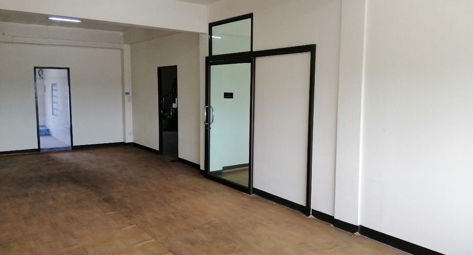 For rent 4 bed townhouse in Pak Kret, Nonthaburi
