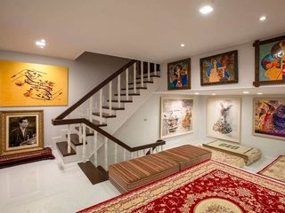 For sale 4 bed townhouse in Pom Prap Sattru Phai, Bangkok