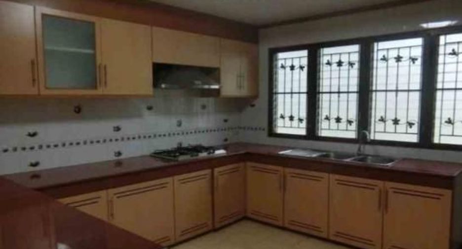 For rent 5 bed house in Phasi Charoen, Bangkok