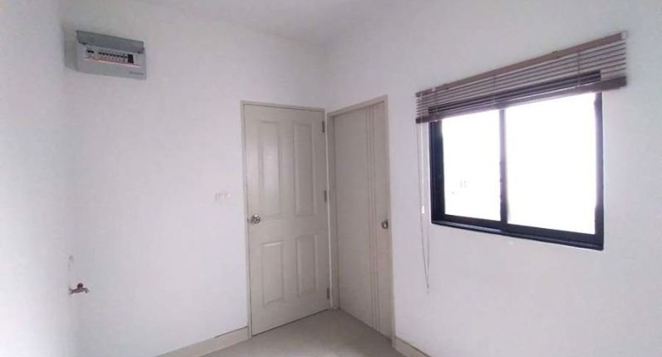 Reihenhaus zum Kauf mit 3 Zimmer in Lam Luk Ka, Pathum Thani