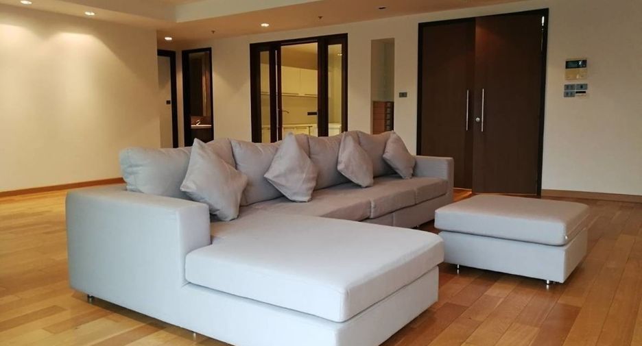 Condo en alquiler y en venta de 4 habitaciones en Khlong Toei, Bangkok