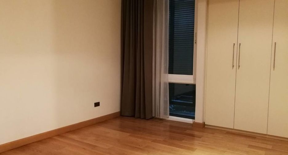 Condo en alquiler y en venta de 4 habitaciones en Khlong Toei, Bangkok