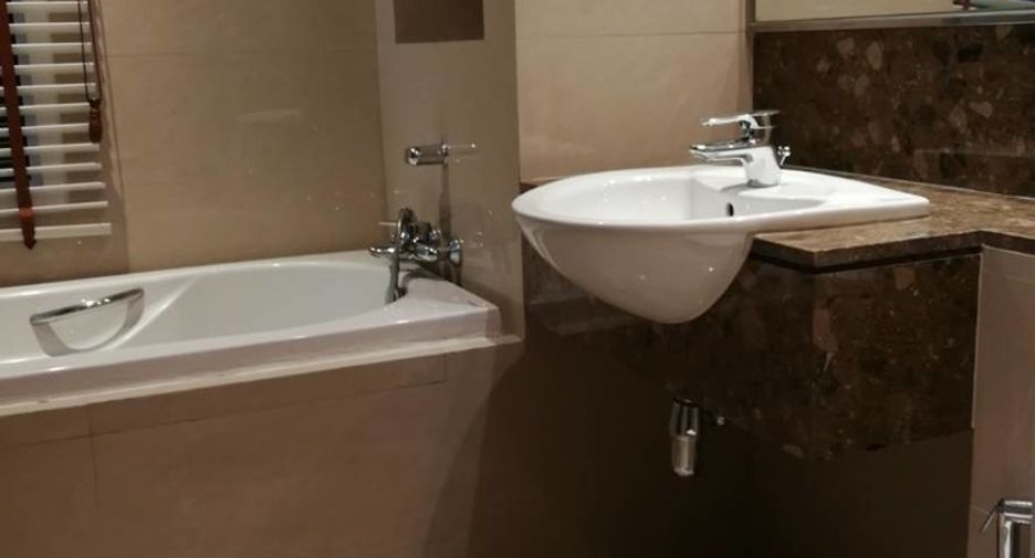 Condo en alquiler y en venta de 4 habitaciones en Khlong Toei, Bangkok