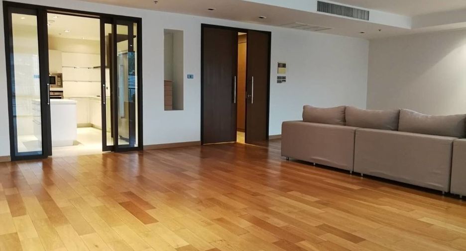 Condo en alquiler y en venta de 4 habitaciones en Khlong Toei, Bangkok