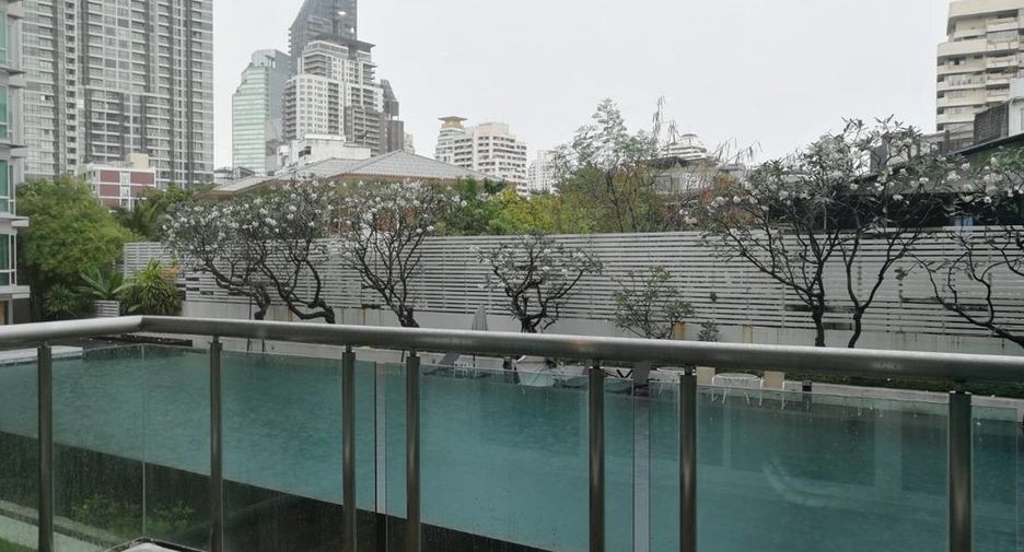 Condo en alquiler y en venta de 4 habitaciones en Khlong Toei, Bangkok