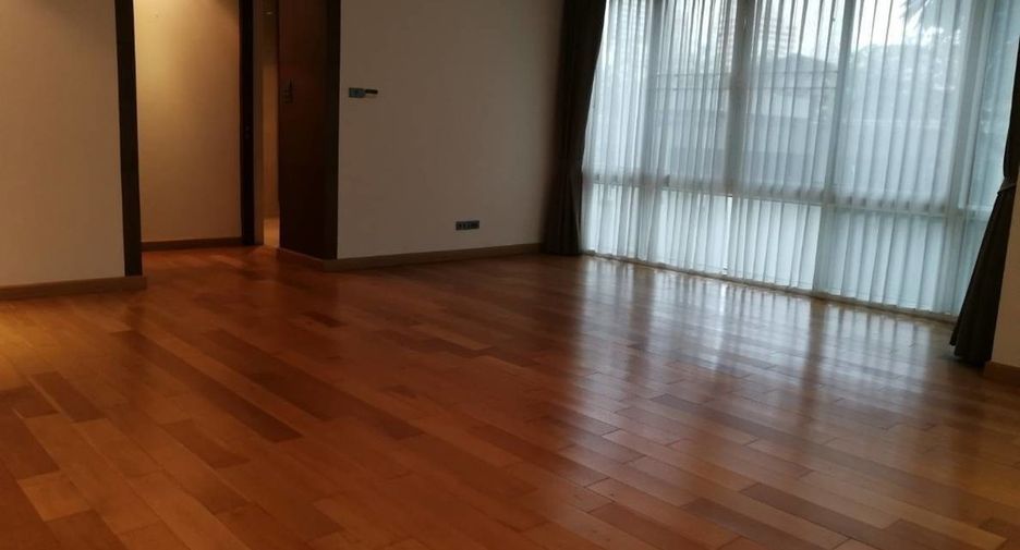 Condo en alquiler y en venta de 4 habitaciones en Khlong Toei, Bangkok