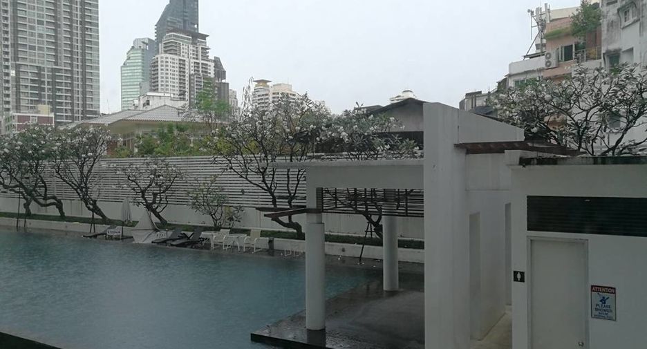 Condo en alquiler y en venta de 4 habitaciones en Khlong Toei, Bangkok