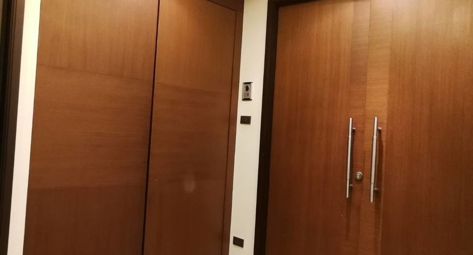 Condo en alquiler y en venta de 4 habitaciones en Khlong Toei, Bangkok