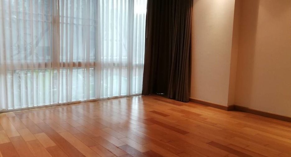 Condo en alquiler y en venta de 4 habitaciones en Khlong Toei, Bangkok