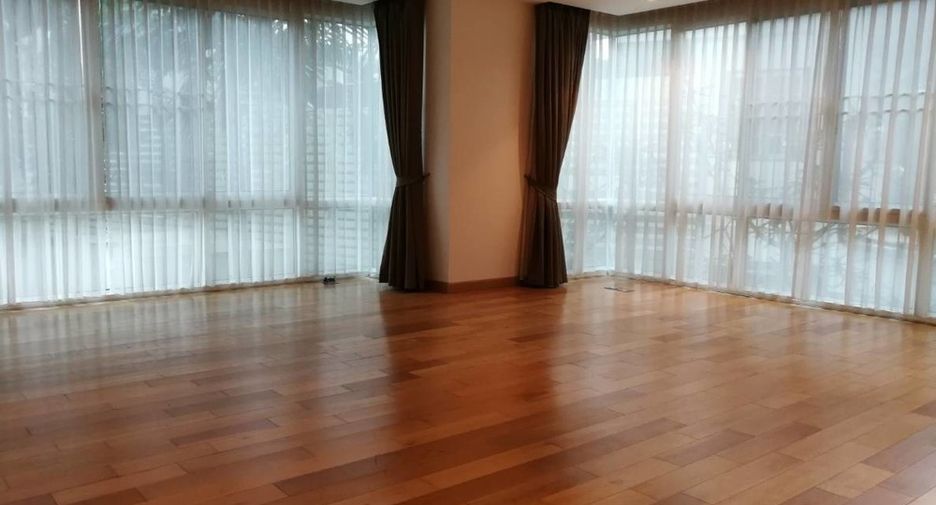 Condo en alquiler y en venta de 4 habitaciones en Khlong Toei, Bangkok