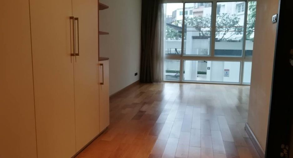 Condo en alquiler y en venta de 4 habitaciones en Khlong Toei, Bangkok