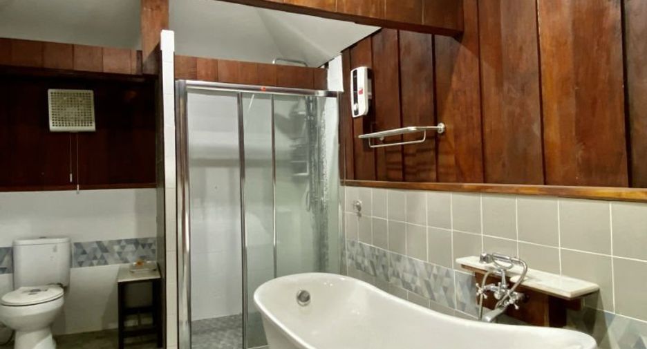 À vendre 7 chambres local commercial à San Kamphaeng, Chiang Mai