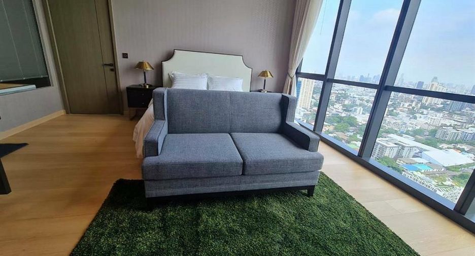 For sale 3 bedrooms condo in Watthana, Bangkok
