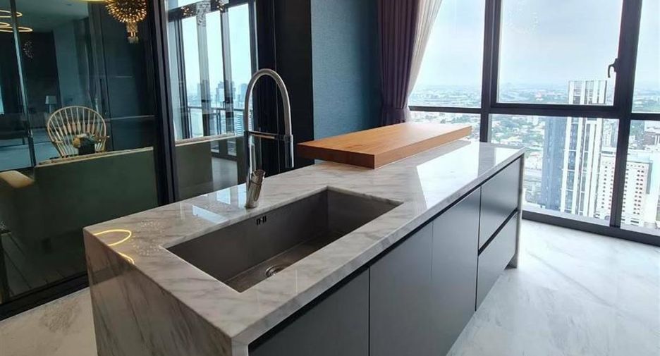 For sale 3 bedrooms condo in Watthana, Bangkok