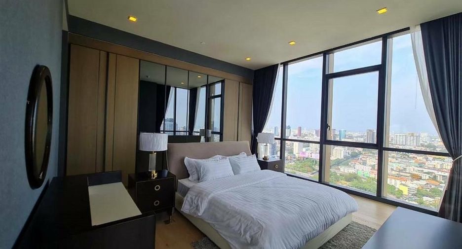 For sale 3 bedrooms condo in Watthana, Bangkok