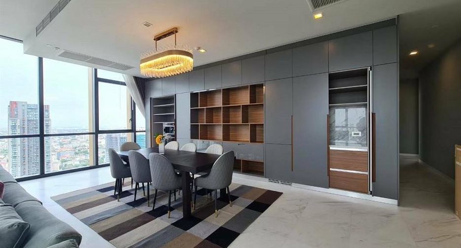 For sale 3 bedrooms condo in Watthana, Bangkok
