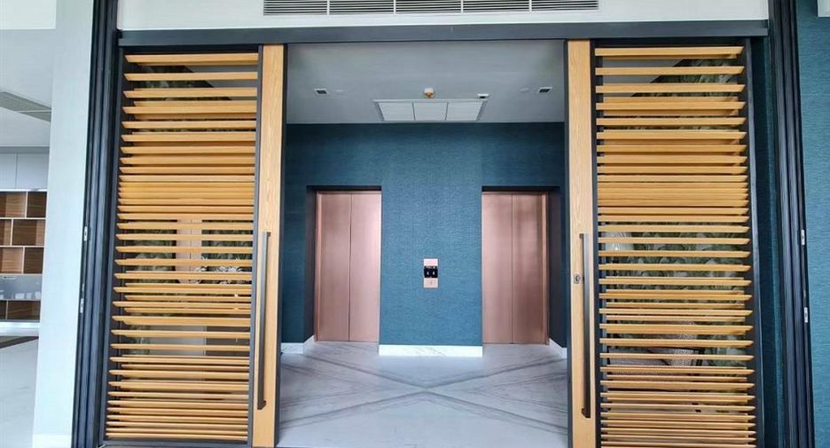 For sale 3 bedrooms condo in Watthana, Bangkok