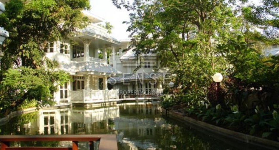 For rent 4 bed house in Dusit, Bangkok