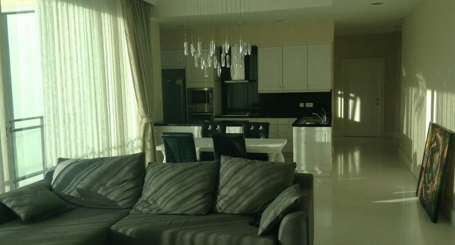 For rent 2 bedrooms condo in Watthana, Bangkok