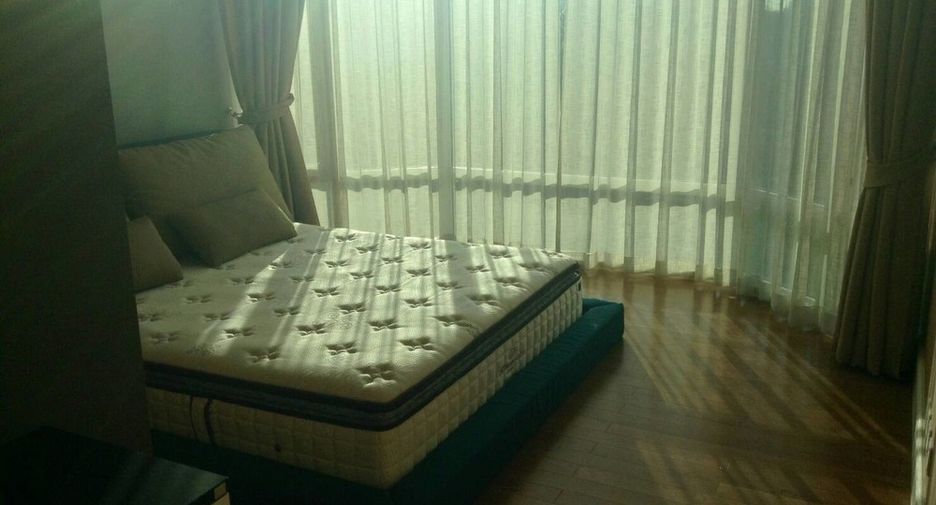 For rent 2 bedrooms condo in Watthana, Bangkok