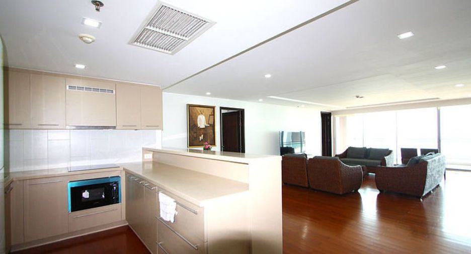 For rent 4 bedrooms condo in Bang Lamung, Chonburi