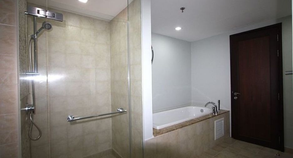 For rent 4 bedrooms condo in Bang Lamung, Chonburi